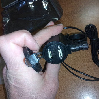 USB зарядное на 2 порта с вольтметром на руль для мотоцикла