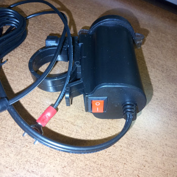 USB зарядное на 2 порта с вольтметром на руль для мотоцикла